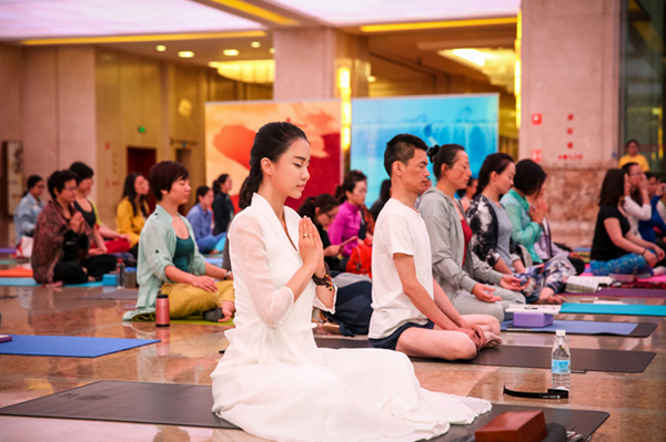 优雅!母其弥雅受邀印度顶级瑜伽大师课 |瑜伽|印度