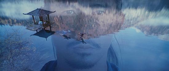 时隔辣么多年，小编对[英雄]的故事也是一脸懵逼：除了花花绿绿的颜色啥也记不得了