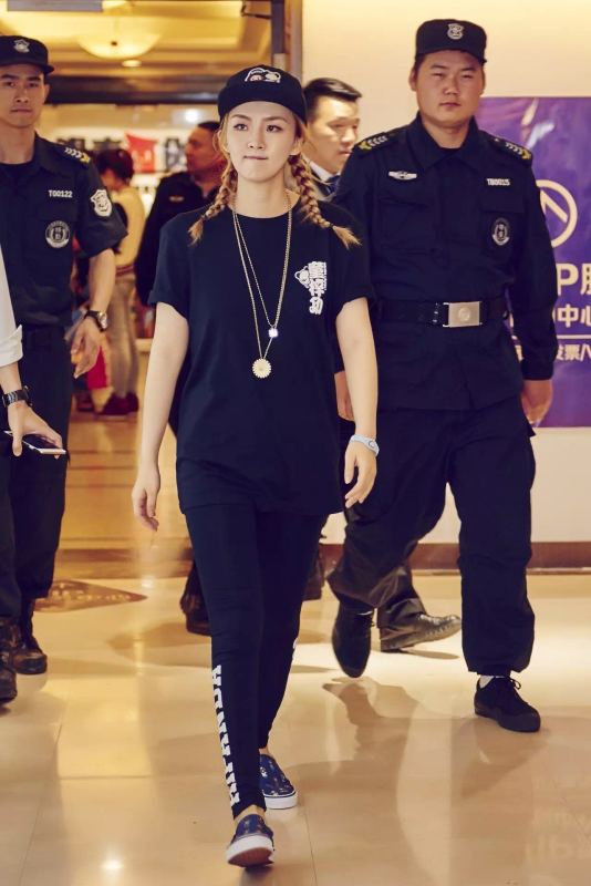 陈梓童跨界玩设计 联手街头潮牌嘻哈上身|好声