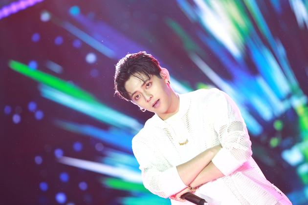 符龙飞唱作才华受赏识