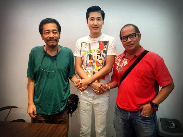 元力影业总裁杨璐（中）和《初恋这件小事》两位泰国导演华森•波克彭（左）、普特鹏•普罗萨卡•那•萨克那卡林（右）