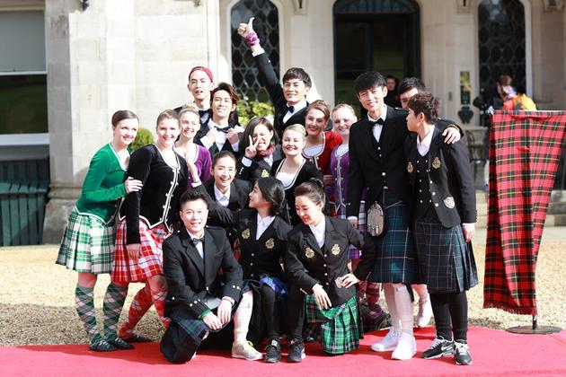 默契满分!郑元畅林依晨挑战超难双人瑜伽|郑元畅|林依晨|非凡搭档_新浪娱乐_新浪网