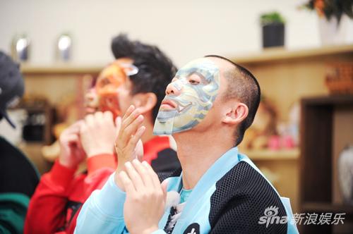 郑恺贴动物面膜