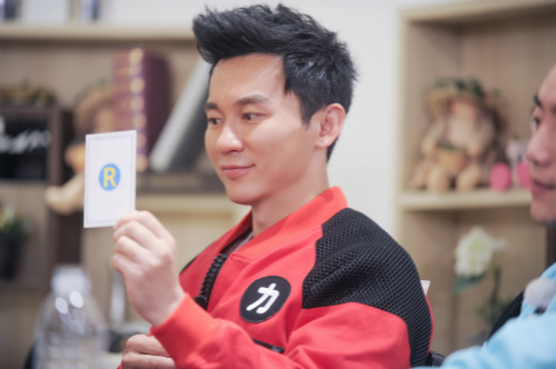 跑男团上演葫芦兄弟 李晨义气考验显机智