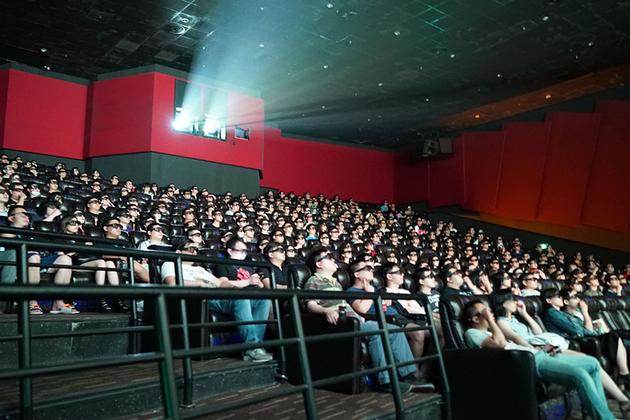 当然,看电影的,不光是粉丝