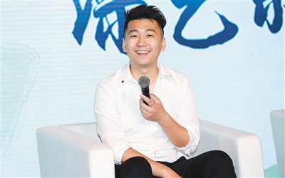 《奔跑吧兄弟》前三季总导演岑俊义称网友的反馈最直接。