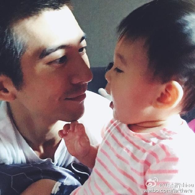 咘咘与修杰楷越来越像