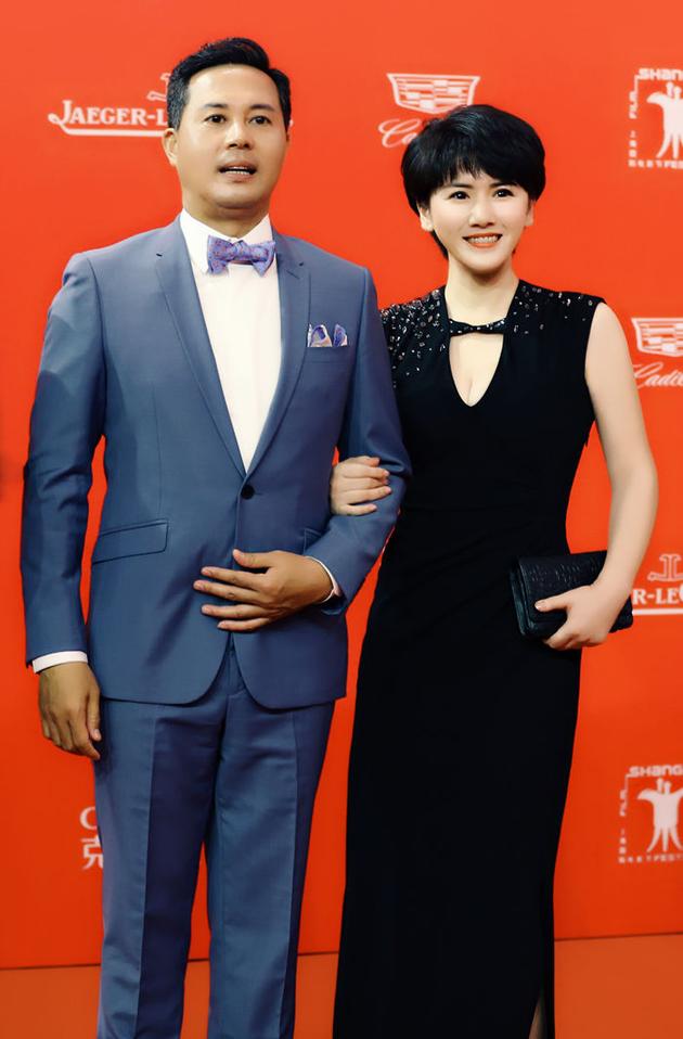 4张 陈虹池与佟瑞欣 新浪娱乐讯 昨日,青年实力演员陈虹池搭档著名