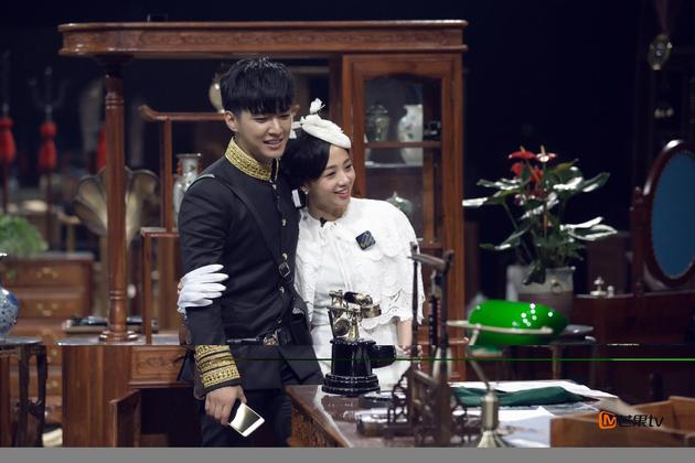 《大侦探》何炅遇鬼尖叫 鬼纶CP演床戏|明星大