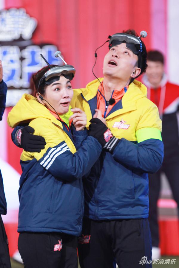 来吧冠军卡卡欧文综艺首秀 冠军能力展示踢柚