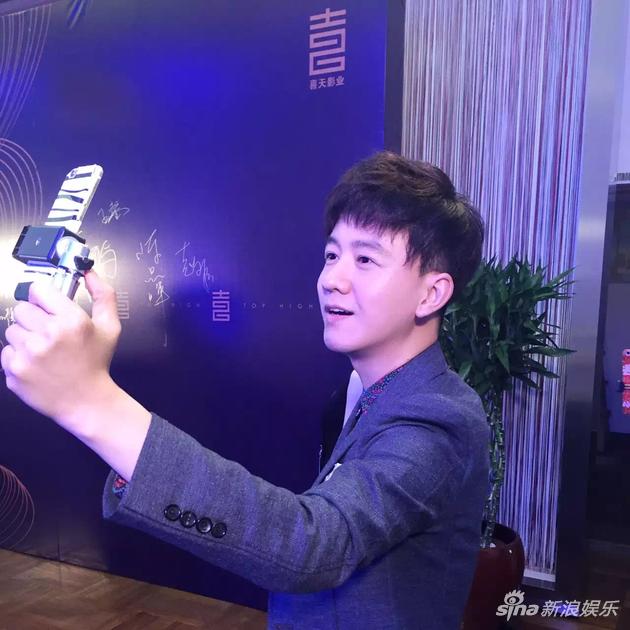 大表哥许添直播喜天之夜 粉丝赞其幽默|许添|马