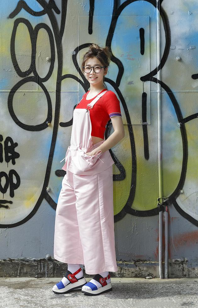 罗小白为新歌《UUU》拍摄MV 跳鼓棒健身舞|罗