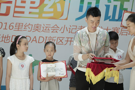 主持亚明传递正能量 鼓励小朋友重在参与|亚明