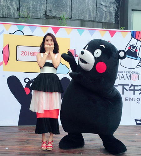 高露熊本熊逗趣合拍