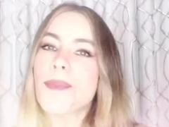 视频：《摩登家庭》索菲娅入驻微博 送粉丝飞吻