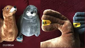 海狮的毛绒玩具也保留了这一细节