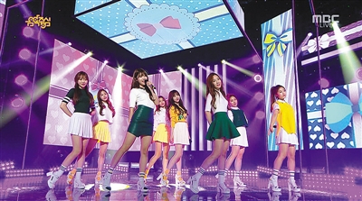 通过“打歌类”综艺《冠军秀》可以侧面观察到当下韩国乐坛的流行趋势。