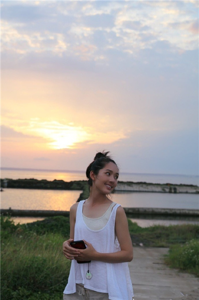 郭碧婷星空海拍摄晒黑