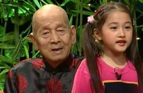 关晓彤还有一个姐姐!两人画风完全不一样