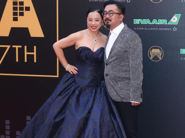 48岁黄绮珊低胸很有料