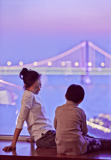 陪伴是最好的教育!董洁讲故事哄孩子入睡