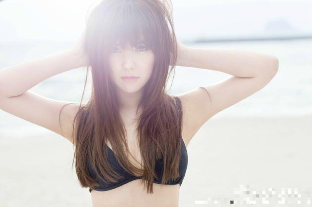 二次元“深井冰”赵奕欢身材性感皮肤白皙