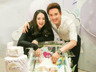 董璇高云翔女儿满月宴 温馨全家福曝光