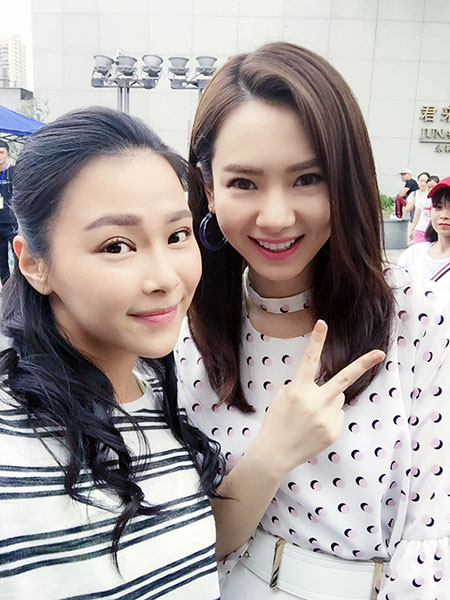 蔚雨芯戚薇演绎姐妹花