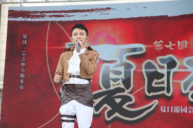 周深COS装扮演唱《大鱼》