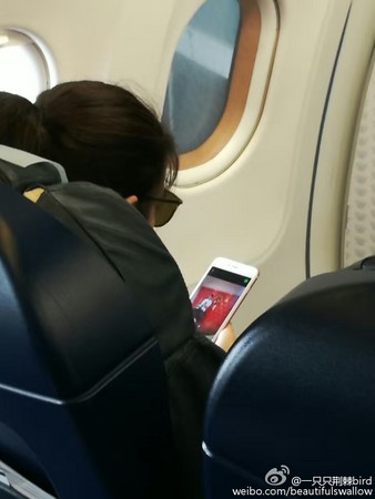 陈妍希看新婚照