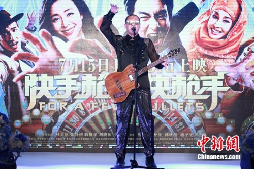 喂辣条 林更新:花式喂狗|林更新|张静初|快手枪