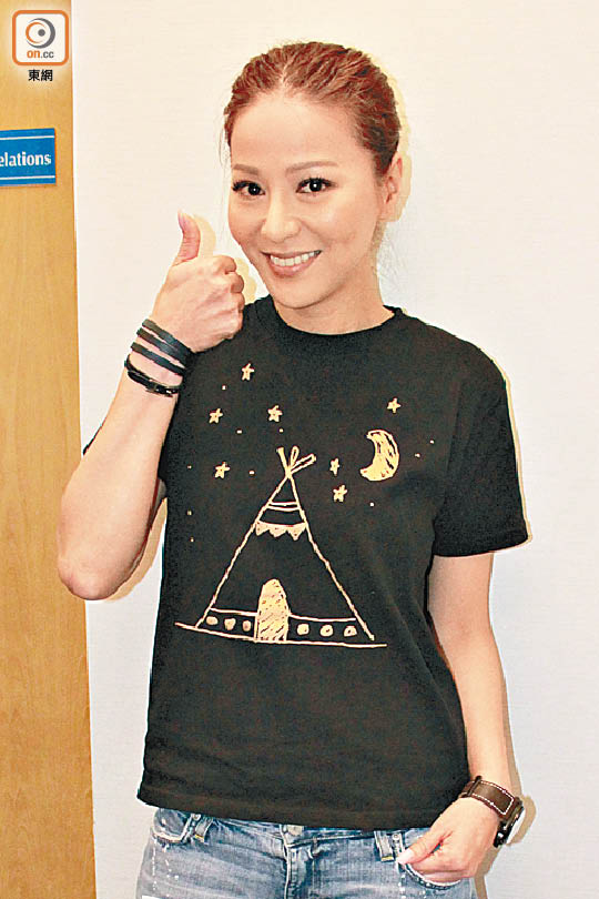 滕丽名当然支持C朗。