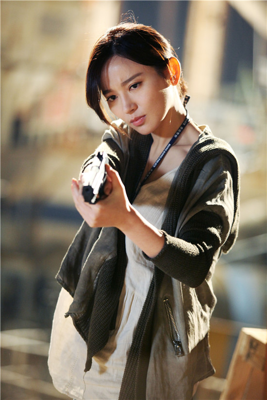 《绝地逃亡》施诗化身忠犬女警助成龙侦案|施