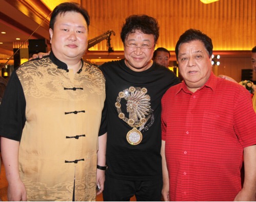 著名相声表演艺术家李金斗和著名词作家 ,著名导演张俊以共同祝福韩