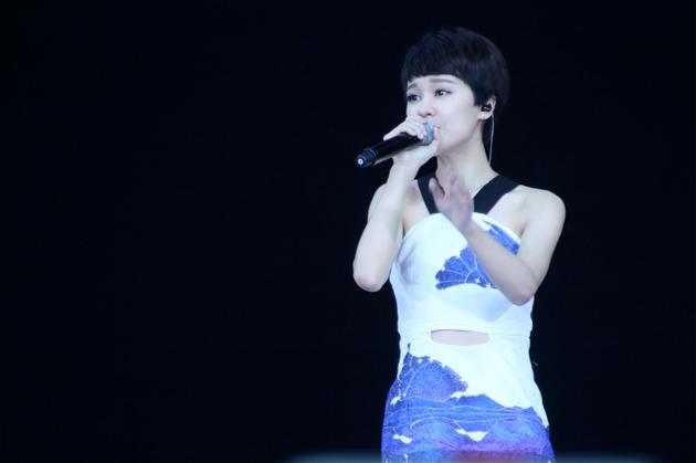 郁可唯现场演唱