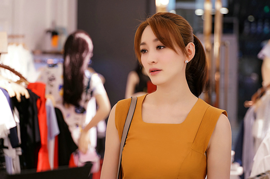 白得发光!李小冉逆天水嫩白皮肤太抢镜