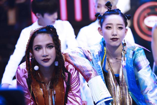 艾菲李斯丹妮改编新疆民歌 演魔幻歌舞剧|艾菲