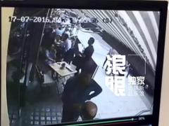 孙悦英国旅游遭秒偷