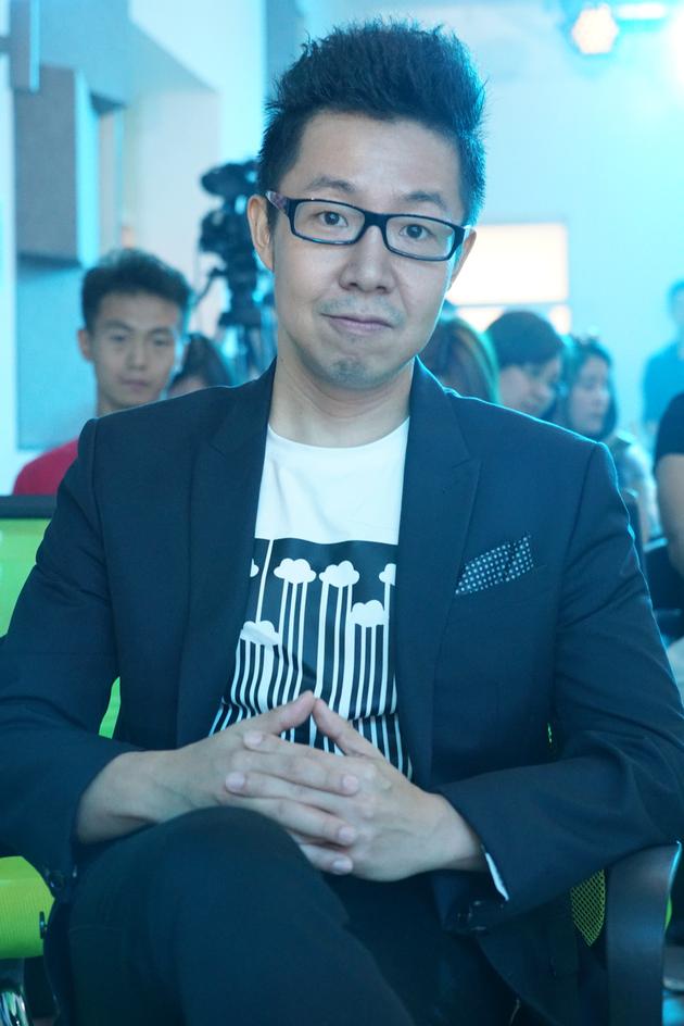 孙伯纶现身在北京出席某活动,现场带来新歌《你要的天堂,现场首度