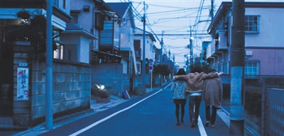 电影导演的参与丰富了剧中的镜头语言