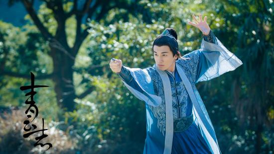 杨旭文饰演青龙