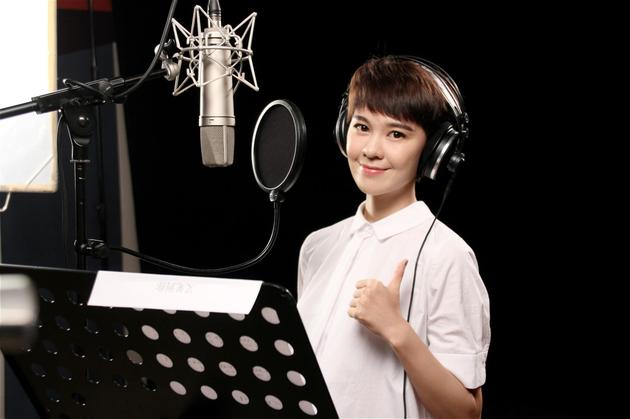 郁可唯首唱抗洪歌曲录音时情绪激动