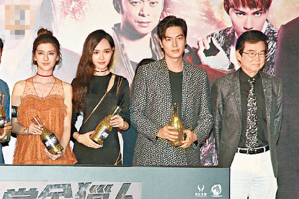 吴千语（左起）、唐嫣、李敏镐和黄百鸣一起为电影造势。