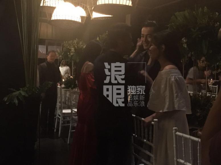 霍建华婚宴现场轻抚胡歌脸颊