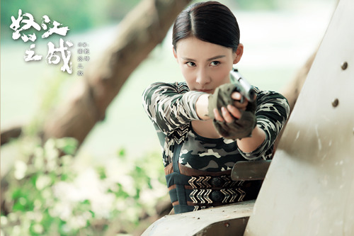 贾青《怒江之战》将收官 暴雨拍戏频受伤|贾青