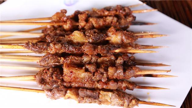 食鉴专家揭秘大排档“易容羊肉串” |羊肉串|大排档|易容_新浪娱乐_新浪网