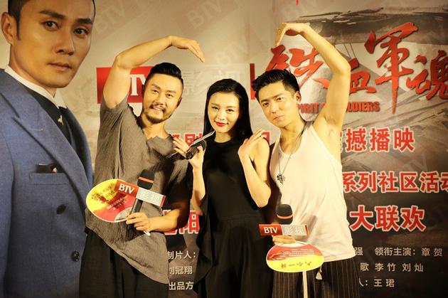 《铁血军魂》章贺李曼进社区欢剧一堂|章贺|李曼|金霖_新浪娱乐_新浪网