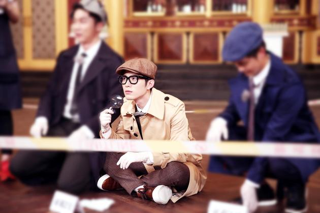 正在分析案发现场的陈学冬