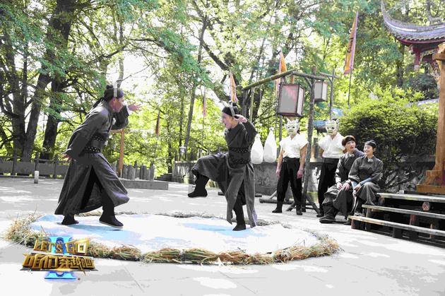 宋小宝黄小蕾练“角抵”