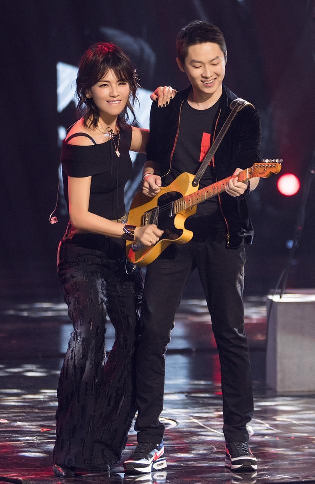 刘涛、梁博首次合作大玩摇滚
